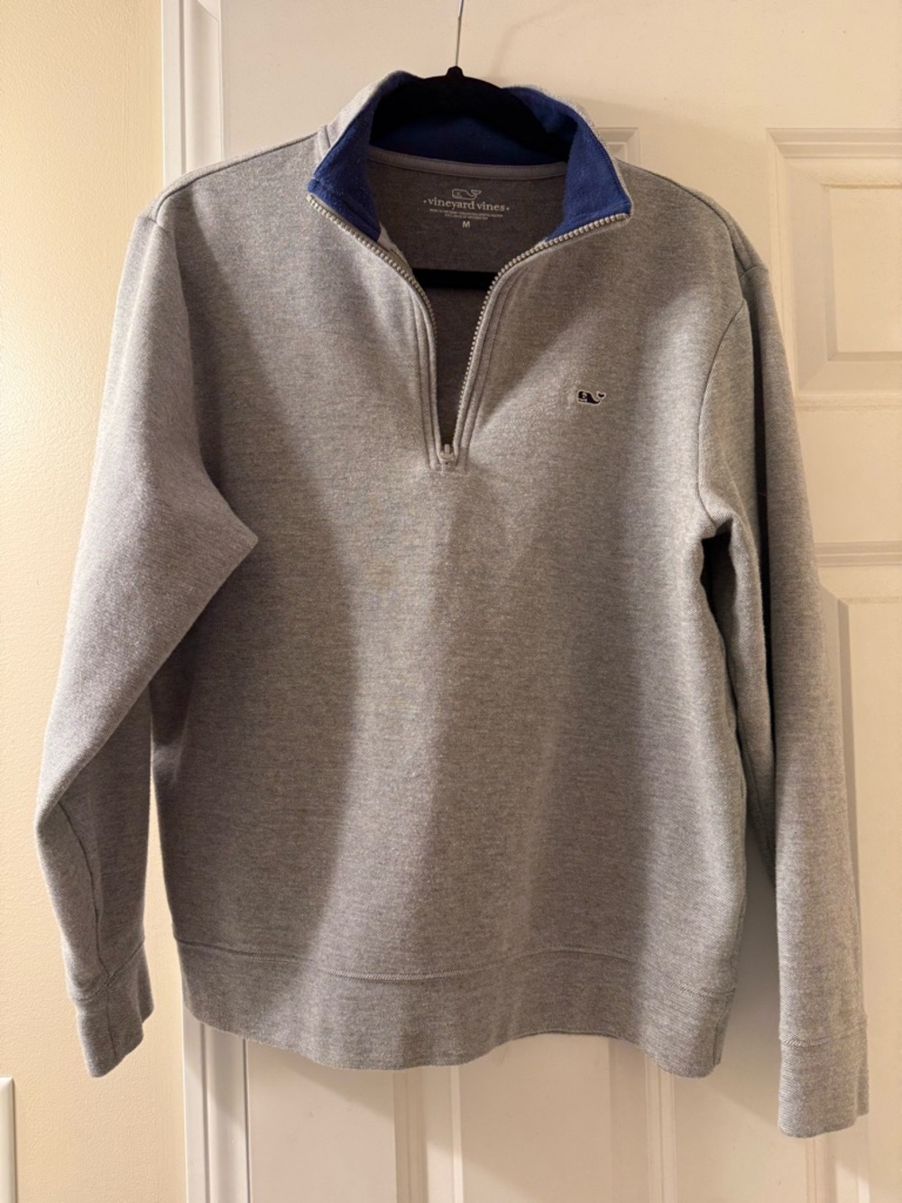 Vineyard Vines Men’s Heather Gray Quarter-Zip with Navy Collar